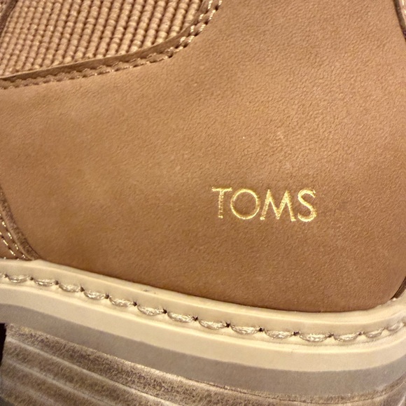 TOMS Charlie Chelsea Boot Size 10 Brown Sugar Leather Like New - Picture 10 of 11
